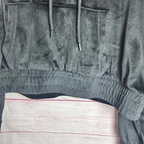 Weekend Edition Women's Long Sleeve Black Velour Cropped Sweatshirt Sz L - Picture 6 of 12